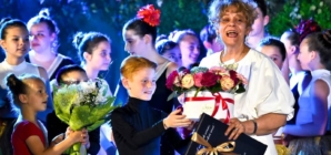 După 40 de ani la catedră, Cristina Kővy a fost omagiată într-un spectacol plin de emoție