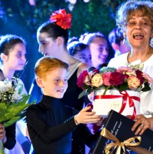 După 40 de ani la catedră, Cristina Kővy a fost omagiată într-un spectacol plin de emoție