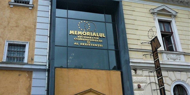 Pe 9 iunie 2005, la Memorialul Sighet a fost inaugurată sala „Poezia în închisoare”