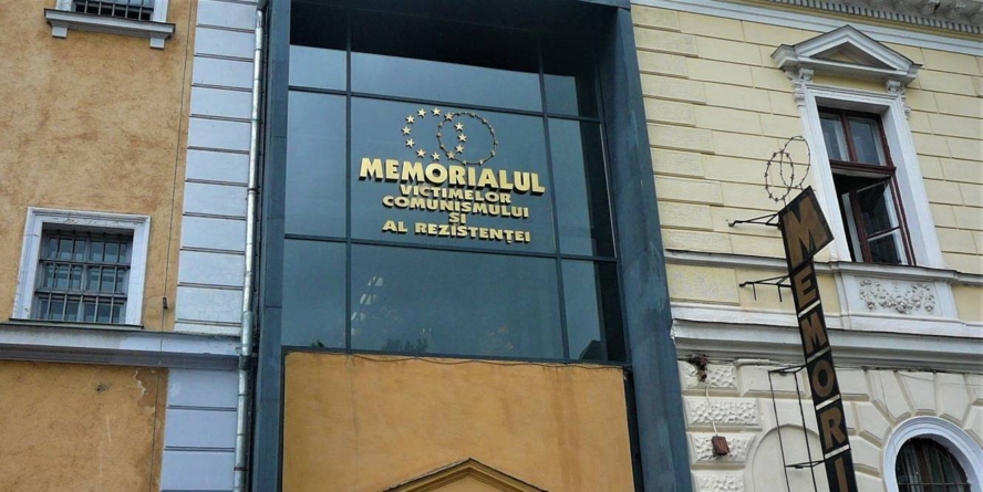 Pe 9 iunie 2005, la Memorialul Sighet a fost inaugurată sala „Poezia în închisoare”