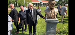 Ungaria a ridicat un bust pentru Tőkés László