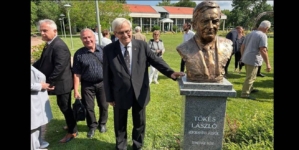 Ungaria a ridicat un bust pentru Tőkés László