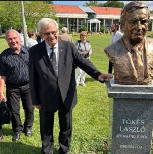 Ungaria a ridicat un bust pentru Tőkés László