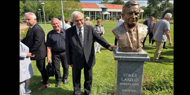Ungaria a ridicat un bust pentru Tőkés László