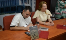 Lansarea volumului de poezie „Atemporal/ Zeitlos”, semnat de Alexandru Sabou, a reunit scriitori, oameni de cultură și elevi la Biblioteca Județeană din Baia Mare