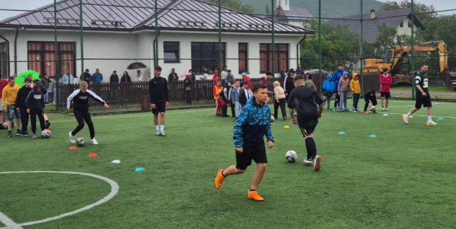 Proiectul fotbalistic pentru copii prinde cheag la Bârsana