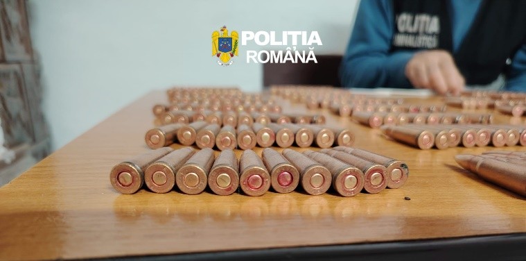 Aproape 500 de cartușe ridicate de polițiști în urma a trei percheziții desfășurate în Sighet