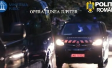 17 percheziții în Poienile de sub Munte. Trei persoane au fost reținute
