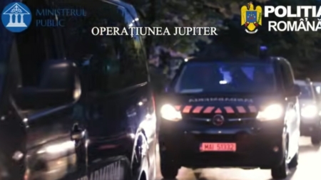 17 percheziții în Poienile de sub Munte. Trei persoane au fost reținute