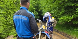 Cetățean ceh surprins de jandarmii montani cu o motocicletă în fondul cinegetic Budești