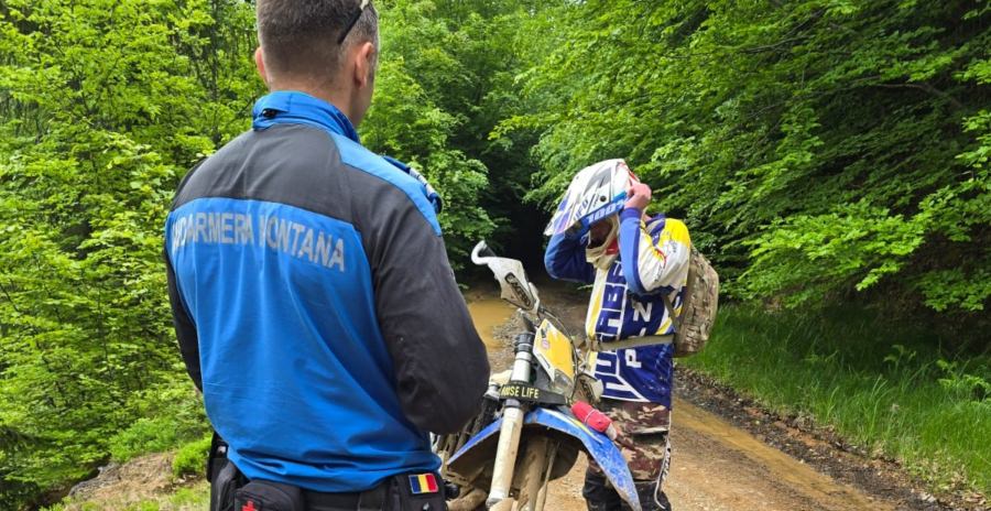 Cetățean ceh surprins de jandarmii montani cu o motocicletă în fondul cinegetic Budești