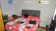 Patru percheziții și două persoane reținute într-un dosar de înșelăciune