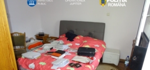 Patru percheziții și două persoane reținute într-un dosar de înșelăciune