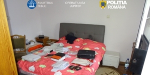 Patru percheziții și două persoane reținute într-un dosar de înșelăciune