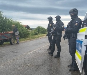Amplă acțiune a polițiștilor în Vălenii Lăpușului