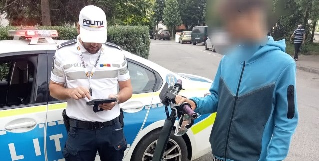 O femeie a ajuns la spital după ce a fost lovită de o trotinetă electrică pe o pistă de biciclete din Baia Mare