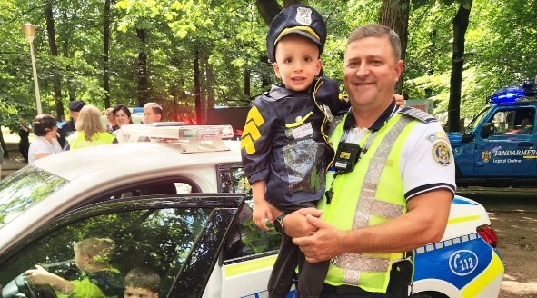 Sfaturi de la polițiști pentru cei mici