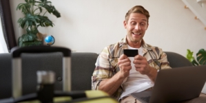Seri de divertisment acasă: platformele online tot mai populare printre români