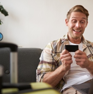 Seri de divertisment acasă: platformele online tot mai populare printre români
