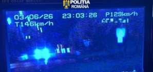 Prinși conducând prin localitate cu 146 și 140 km/h