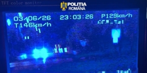 Prinși conducând prin localitate cu 146 și 140 km/h