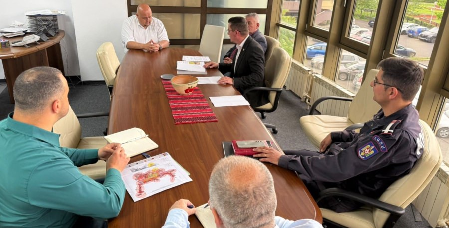 Discuții pe tema modului de funcționare a sistemului de alarmare civilă în Baia Mare