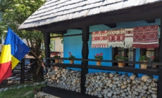 Tabără pentru copii la Muzeul Etnografic „Acasă” din Tăuții-Măgherăuș. O zi dedicată creativității, tradițiilor și jocului în aer liber
