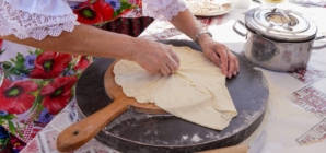 Festivalul plăcintelor și pancovelor revine la Vima Mică. Concurs culinar și petrecere retro la Muzeul „La Lelea Ruzale”