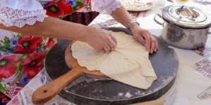 Festivalul plăcintelor și pancovelor revine la Vima Mică. Concurs culinar și petrecere retro la Muzeul „La Lelea Ruzale”