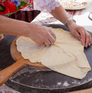 Festivalul plăcintelor și pancovelor revine la Vima Mică. Concurs culinar și petrecere retro la Muzeul „La Lelea Ruzale”