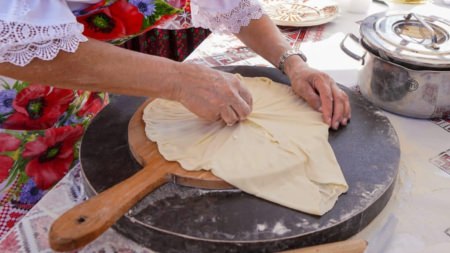 Festivalul plăcintelor și pancovelor revine la Vima Mică. Concurs culinar și petrecere retro la Muzeul „La Lelea Ruzale”