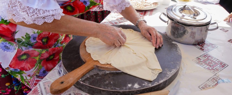 Festivalul plăcintelor și pancovelor revine la Vima Mică. Concurs culinar și petrecere retro la Muzeul „La Lelea Ruzale”