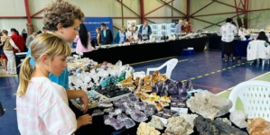 „Mineral Show” revine la Cavnic: Expoziția de bijuterii și minerale are loc în perioada 14–16 august