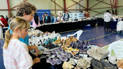 „Mineral Show” revine la Cavnic: Expoziția de bijuterii și minerale are loc în perioada 14–16 august
