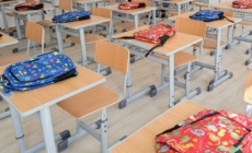 Proiectul „Primul ghiozdan” continuă și în anul școlar 2026–2027; Aproape 2.500 de elevi din Maramureș vor primi rechizite gratuite