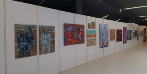 „Pictură- concept și imagine” la Baia Mare: Absolvenții programului de masterat al CUNBM vernisează expoziția lucrărilor de disertație