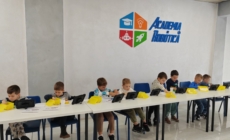 De la robot la operă de artă: Academia de Robotică Baia Mare organizează activități de vacanță pentru copii