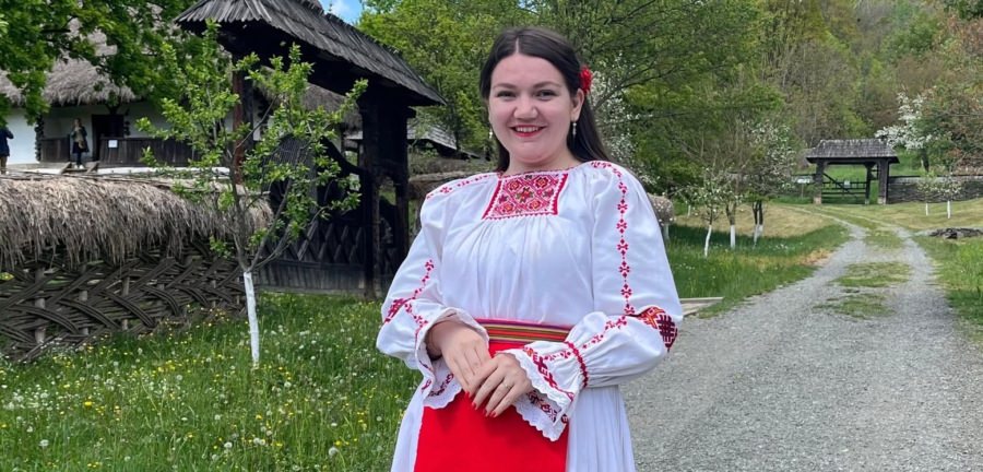 Muzeograf Gabriela Filip își sărbătorește ziua de naștere