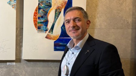 Preotul, scriitorul și artistul vizual Vasile Trif lansează un nou volum de poezie la Baia Mare