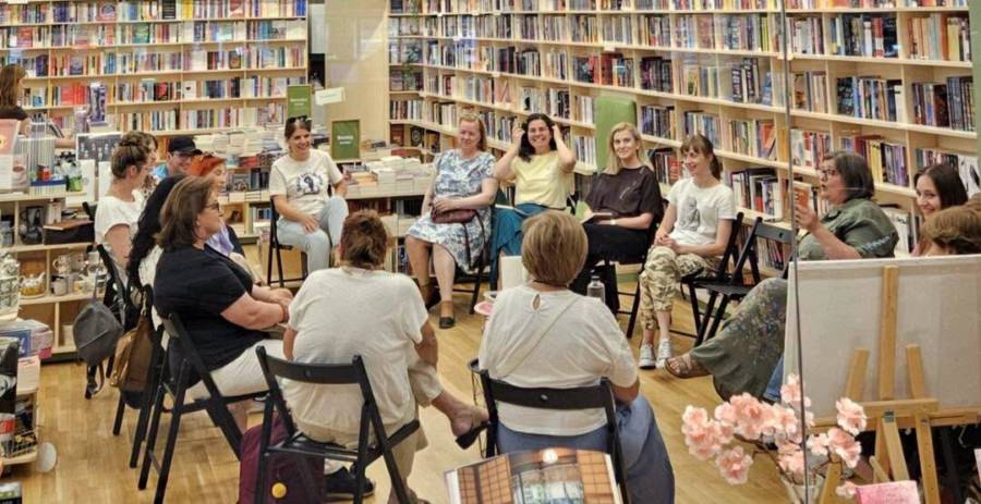 O nouă întâlnire de lectură la Cărturești Baia Mare, dedicată cărții „În ultima clipă a zilei” de Claire Keegan