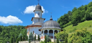 Hramul Mănăstirii Petrova: Credincioșii sunt invitați la rugăciune de sărbătoarea Sfântului Pantelimon