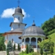 Hramul Mănăstirii Petrova: Credincioșii sunt invitați la rugăciune de sărbătoarea Sfântului Pantelimon
