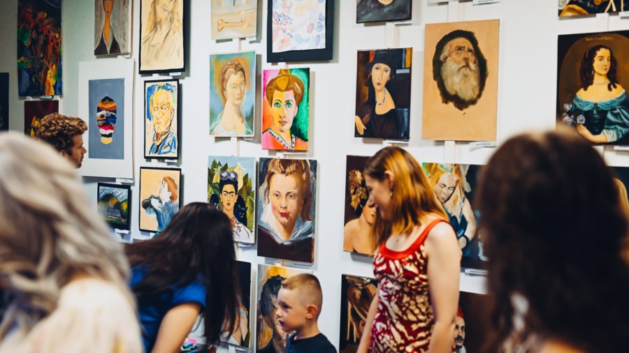 Talent, concept și imagine la finalul facultății: Vernisaj dublu la Galeria de Artă Nord din Baia Mare