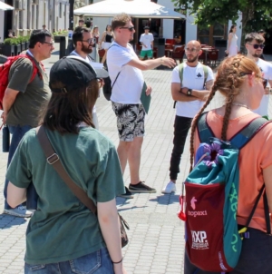Schimb cultural în Baia Mare: Voluntari din SUA au descoperit orașul printr-o vânătoare de indicii urbană