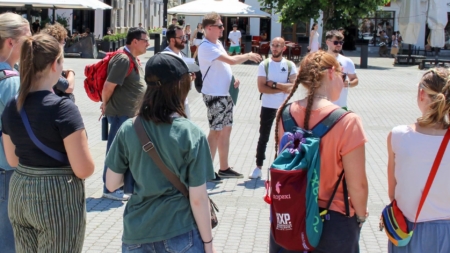 Schimb cultural în Baia Mare: Voluntari din SUA au descoperit orașul printr-o vânătoare de indicii urbană