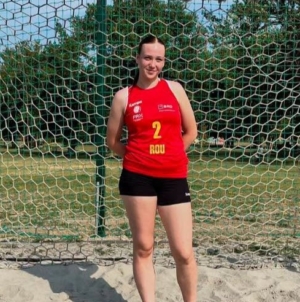 Sportiva Ionela Frișta din Baia Mare reprezintă țara noastră la Campionatul European de Beach Handball Junioare din Croația
