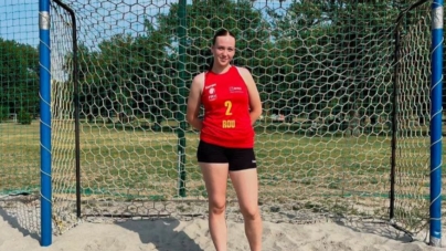 Sportiva Ionela Frișta din Baia Mare reprezintă țara noastră la Campionatul European de Beach Handball Junioare din Croația