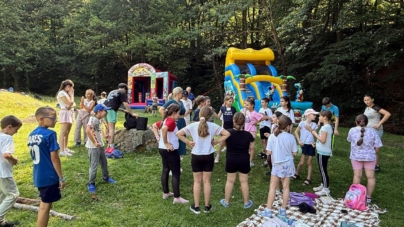 Bucuria vacanței, celebrată de micii beneficiari ai Centrului Rivulus Pueris Baia Mare prin activități interactive