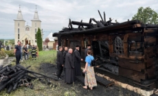 Delegație Eparhială la Parohia Poșta, în urma incendiului devastator care a distrus biserica de lemn monument istoric