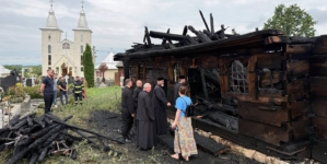 Delegație Eparhială la Parohia Posta, în urma incendiului devastator care a distrus biserica de lemn monument istoric